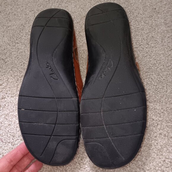 Clarks Bendables Leather MaryJanes with velcro strap 8.5 Wide - Picture 5 of 7